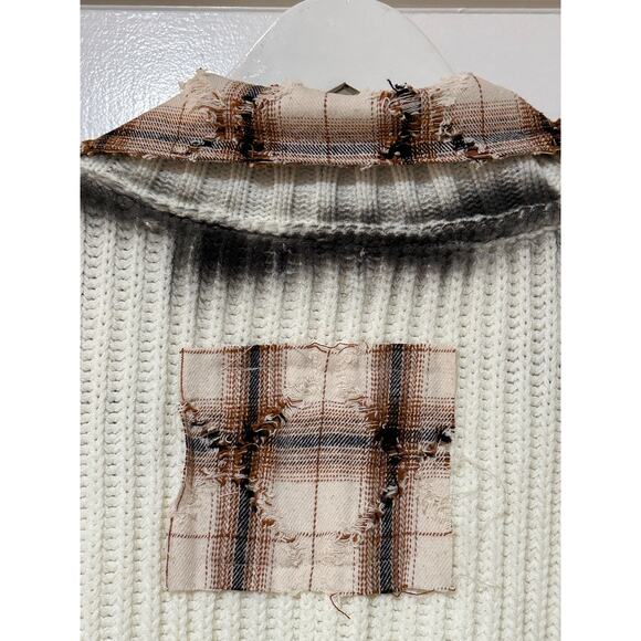 POL White and Gray Plaid Cardigan - Picture 15 of 16